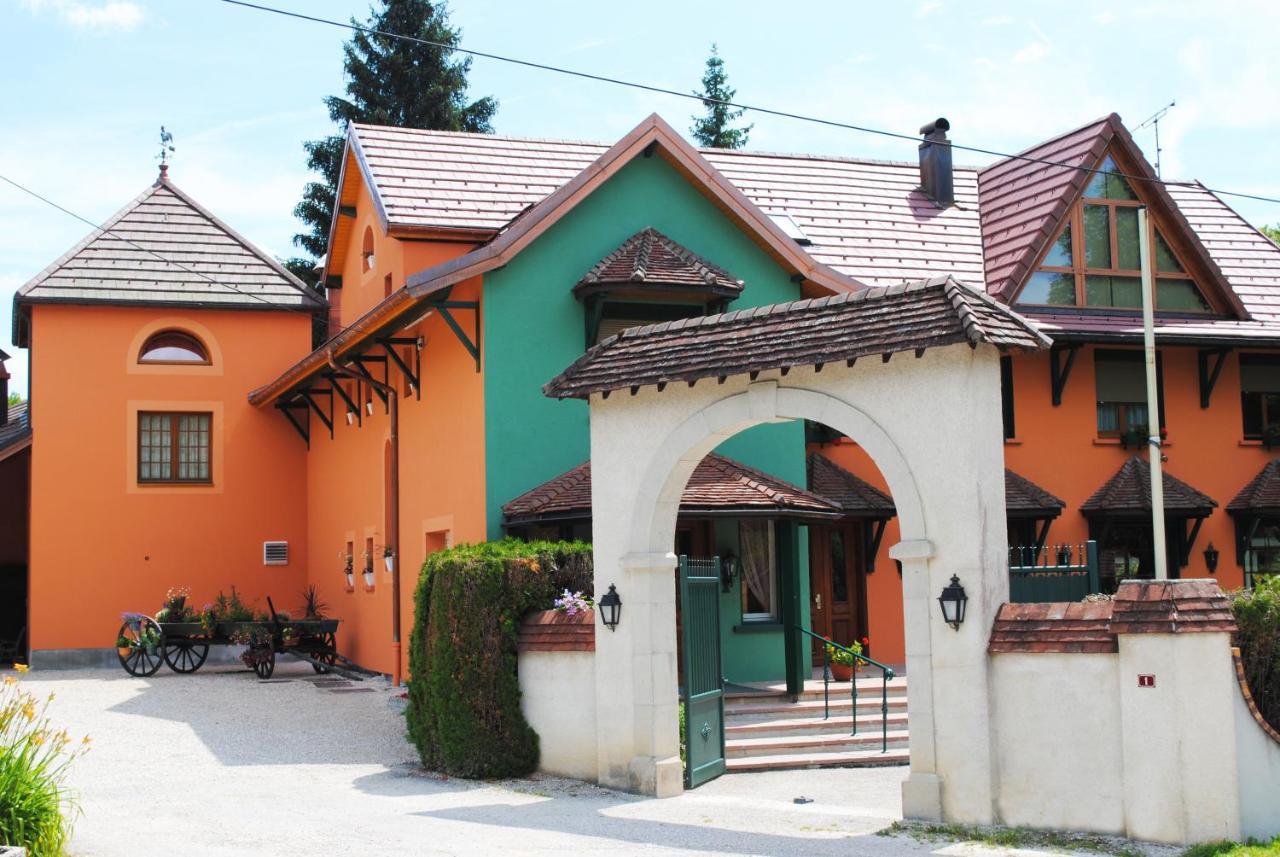 L'Auberge Des Gourmets Hotel Restaurant Le Vaudioux Exterior photo