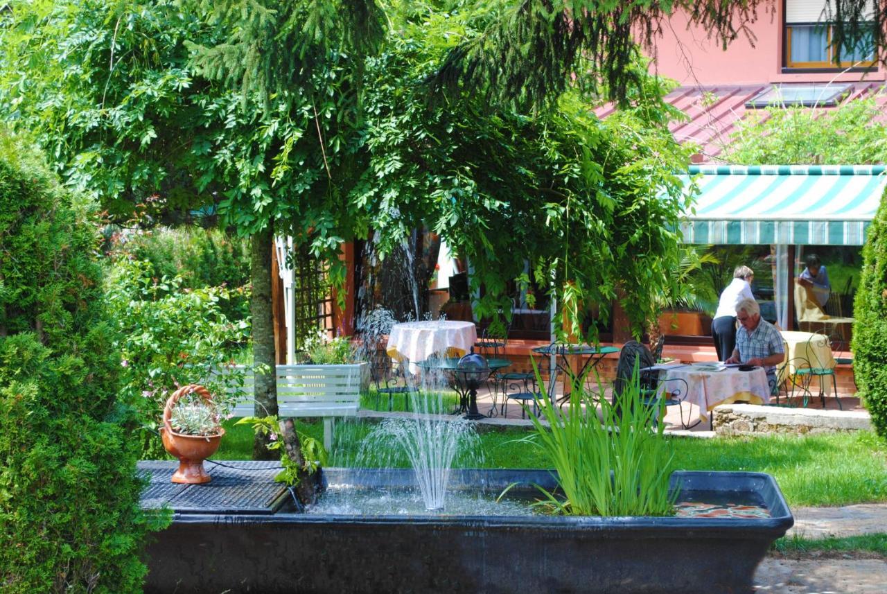 L'Auberge Des Gourmets Hotel Restaurant Le Vaudioux Exterior photo
